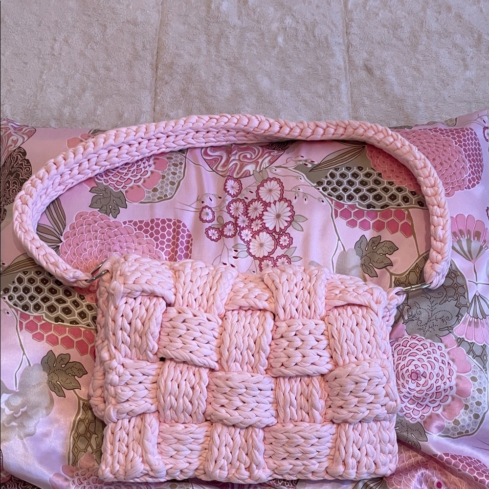 🌸🩰Baby Pink Woven Crossbody - Picture 5 of 11